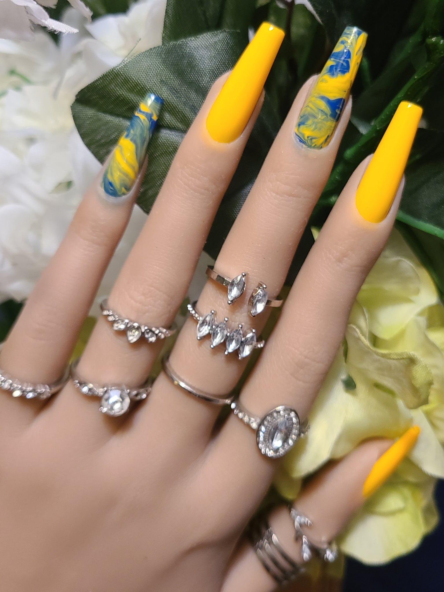 yellow nails designs