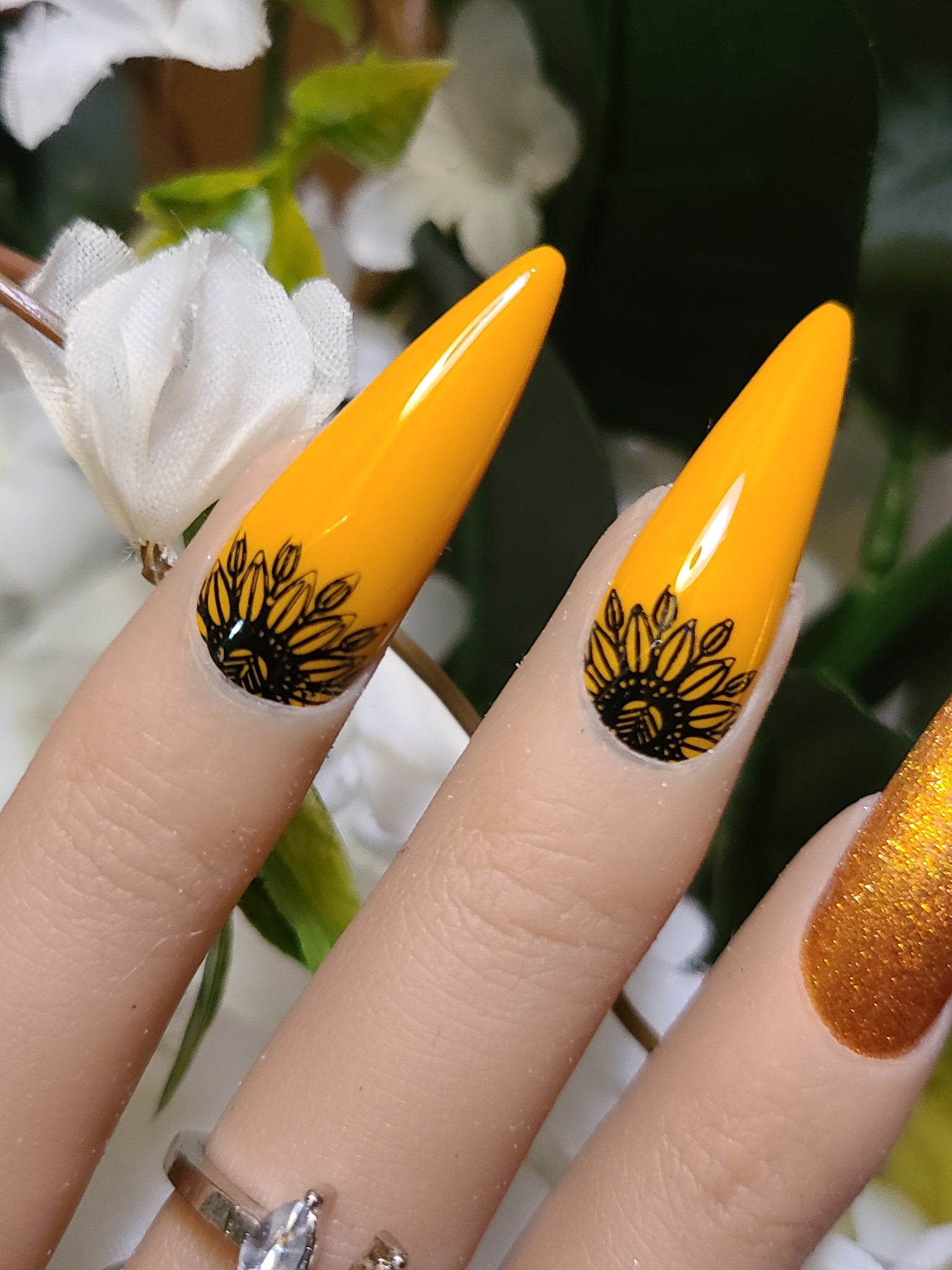 Each year I do a sunflower design. This year I made two because I didn't  like the first one. Witch one do you like the most? : r/RedditLaqueristas